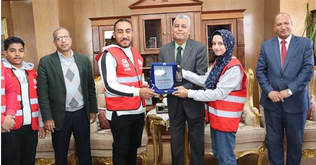 رئيس جامعة جنوب الوادى يستقبل فريق مسابقة رالى مصر لريادة الأعمال        