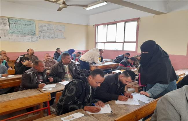 كلية التربية تنظم قافلة لمدينة العامرية لعقد إمتحانات فورية لعدد كبير من الأميين