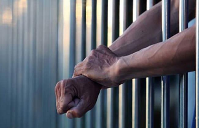 سجن عامل 5 سنوات لاتهامه بسرقة مبلغ مالي من حافظة راكب داخل سيارة بقنا