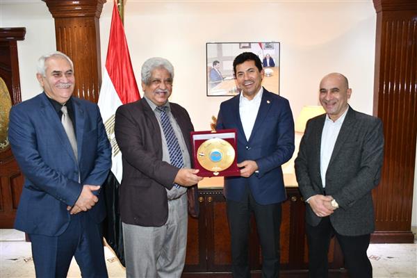 وزير الرياضة يستقبل رئيس الاتحاد الدولى لرفع الأثقال