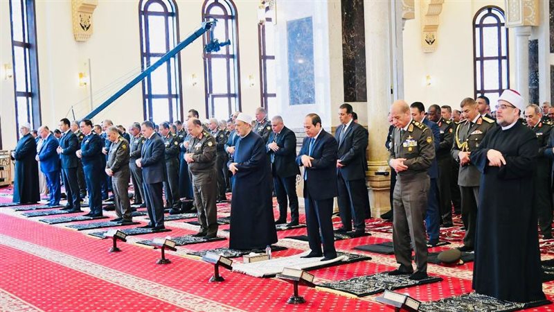 الرئيس السيسي يلتقي قادة القوات المسلحة