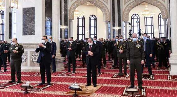 الرئيس السيسي يؤدي صلاة الجمعة في مسجد المشير طنطاوي