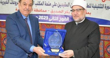 وزير الأوقاف وسفير الكويت يتفقدان معرض مكتبة معسكر «أبو بكر الصديق» الثقافية بالإسكندرية