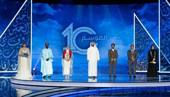 العمانية عائشة السيفي تحصد لقب "أميرة الشعراء"