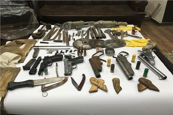 ضبط تشكيل عصابي بالقليوبية تخصص في تصنيع الأسلحة النارية والإتجار فيها