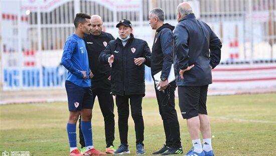 فيريرا يعقد جلسة مع لاعبي الزمالك 