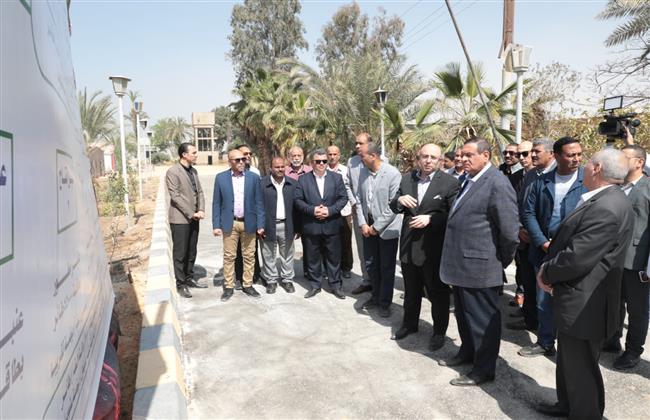 وزير التنمية المحلية ومحافظ بني سويف يتفقدان منظومة العمل بمشروعات الدواجن المركزية