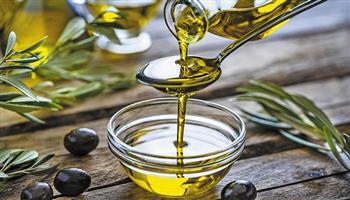 فوائد زيت الزيتون .. علاجية وتغذية وتجميلية