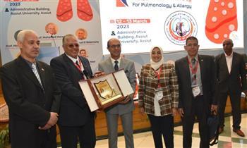 رئيس جامعة أسيوط يشهد افتتاح المؤتمر العلمي لجمعية جنوب الوادي لأمراض وحساسية الصدر 
