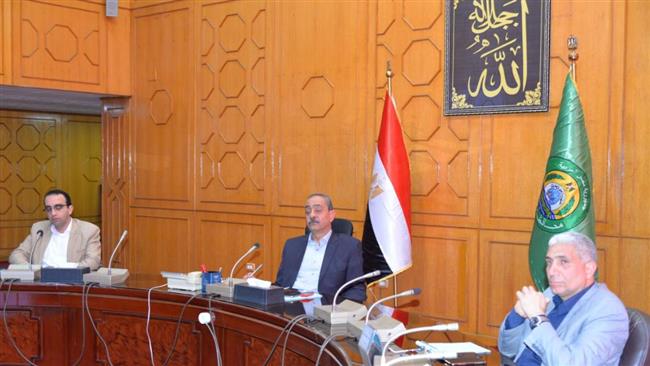 محافظ الإسماعيلية يستعرض جهود المجلس القومي للسكان 