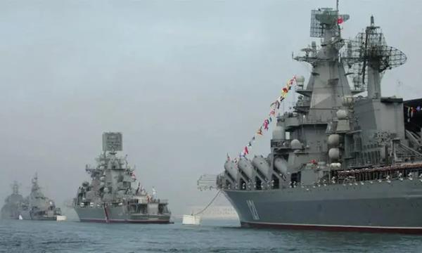 أوكرانيا: 6 سفن حربية روسية تتواجد في بحر آزوف والبحر الأسود
