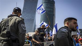   الشرطة الإسرائيلية تستجوب صحفيا بارزا في «هآرتس» بسبب «توصية» قدمها لنتنياهو