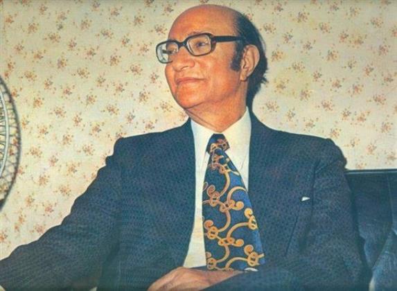 في ذكرى ميلاد موسيقار الأجيال محمد عبد الوهاب.. كيف التقى بأمير الشعراء أحمد شوقي ؟ 