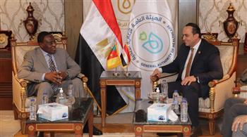 رئيس هيئة الرعاية الصحية يبحث مع السفير الكاميروني تعزيز التعاون