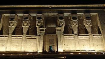   معبد «دندرة» يستقبل معرض لوحات فنية تعبر عن تراث محافظة قنا لأول مرة