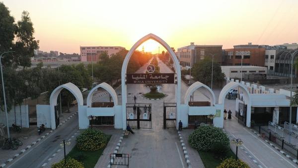 رئيس جامعة المنيا: تدعيم 14 مشروعا للطلاب بمبلغ 875 ألف جنيه 