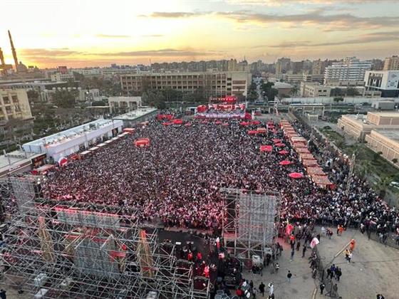 حضره عشرات الآلاف.. طلاب جامعة عين شمس يشيدون بتنظيم حفل المطرب أحمد سعد | صور 