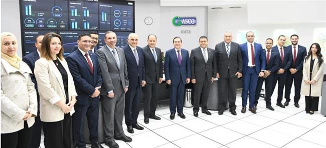 وزير البترول يتفقد تطورات المركز القومى للتحكم فى الشبكة القومية للغازات