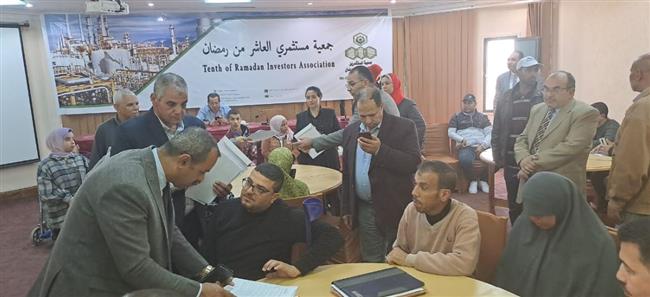 "القوى العاملة": تسليم عقود عمل لذوي همم بالشرقية