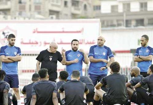 جلسة تحفيزية من فيريرا للاعبي الزمالك قبل السفر لمواجهة بلوزداد