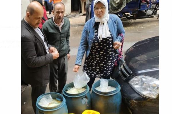 تموين الاسكندرية: ضبط 350 لتر زيت طعام مجهول المصدر