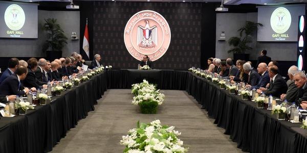 رئيس الوزراء يلتقى نائب رئيس الوزراء الإيطالي وممثلي 30 شركة إيطالية