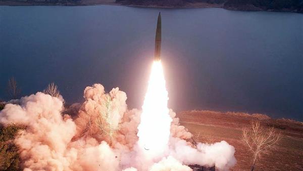كوريا الشمالية تطلق صاروخين باليستيين وتتعهد بإبادة أعدائها
