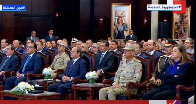  السيسى يشاهد فيلما تسجيليا بعنوان "قلاع إنتاجية"