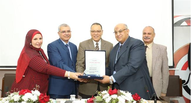 محافظ الشرقية ورئيس جامعة الزقازيق يفتتحان فعاليات المؤتمر العلمي السنوي التاسع لكلية الصيدلة