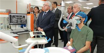 وزير التعليم العالى يفتتح المبنى الجديد لعيادات طب الأسنان بالجامعة البريطانية
