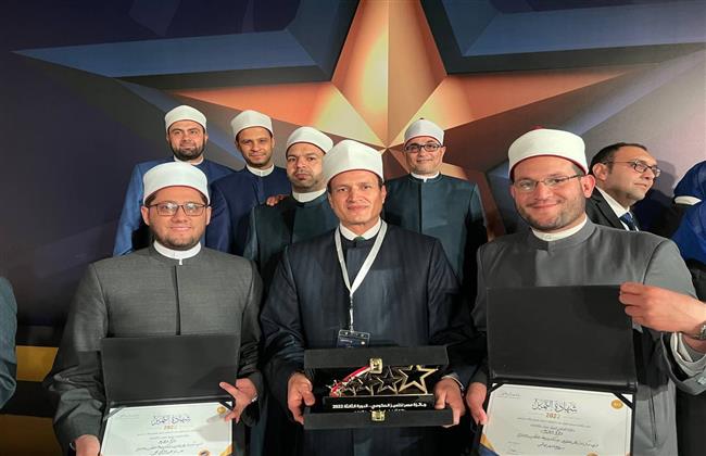 أعضاء مركز الأزهر للفتوى يحصدون جائزة أفضل فريق عمل حكومي في مصر
