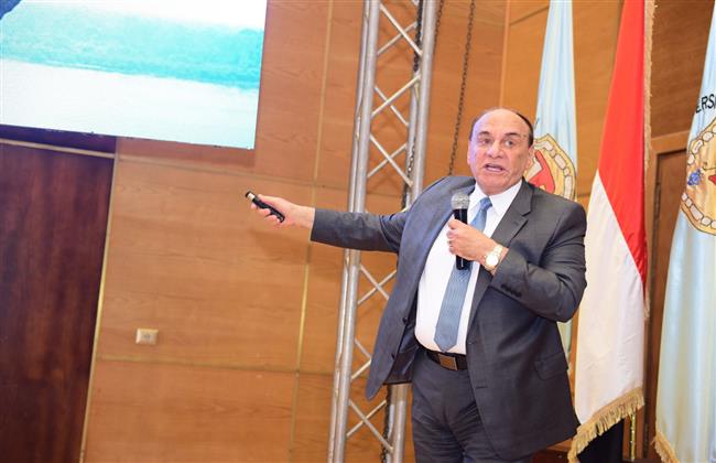 سمير فرج  يتحدث عن "معركة الوعي " بندوة نظمها طلاب من أجل مصر بجامعة سوهاج