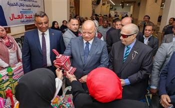   محافظ القاهرة يوزع 3 آلاف شنطة مواد غذائية "هدية الرئيس للأسر الأولى بالرعاية في المرج