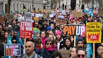   عشرات الآلاف يشاركون في مظاهرة احتجاج وسط لندن خلال عرض الموازنة الجديدة