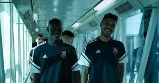 بعثة الأهلي تصل إلى الكاميرون استعدادا لمواجهة القطن في دوري أبطال إفريقيا