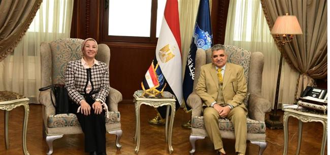 وزيرة البيئة تبحث مع أسامة ربيع سبل تعزيز الاقتصاد الأزرق 