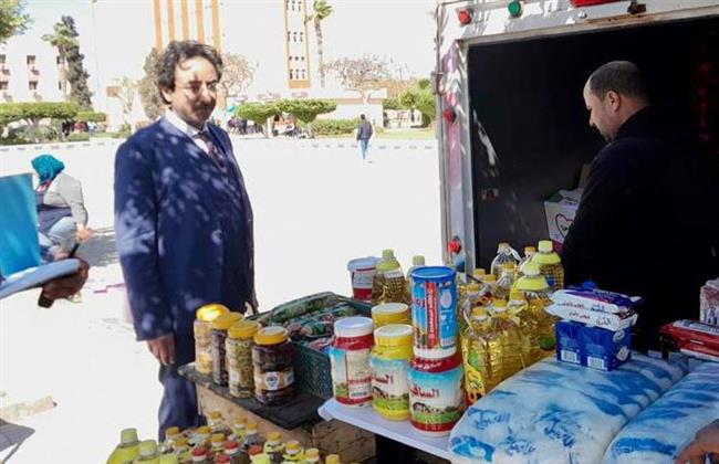 جامعة طنطا تستقبل أولى المنافذ المتنقلة لبيع السلع الغذائية باسعار مخفضة للطلاب والعاملين 