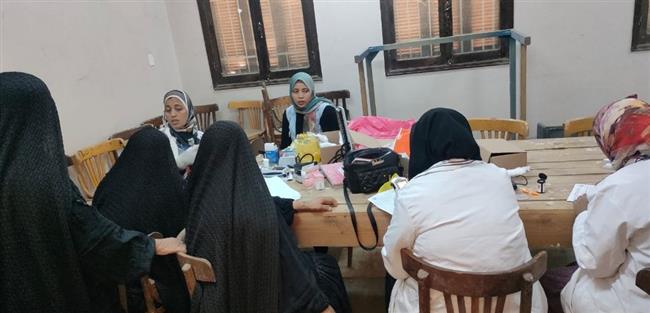 حزب «الشعب الجمهورى» ينظم قافلة مجانية لصحة المرأة بقريتي الحجيرات وأولاد عمرو بقنا