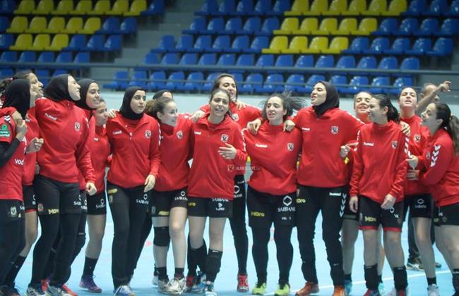 سيدات الأهلى يفزن على سبورتنج في دوري كرة اليد