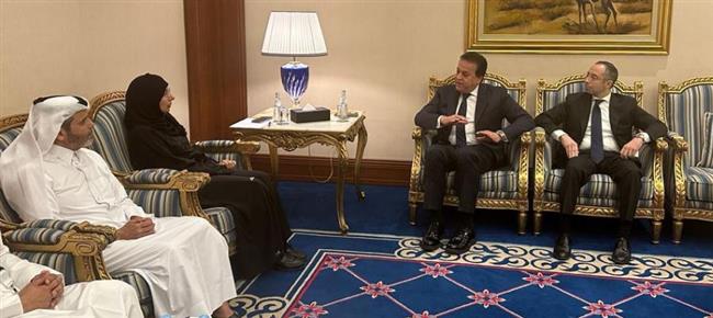 وزير الصحة يلتقي نظيرته القطرية لتبادل الخبرات الناجحة في مبادرات الصحة العامة وإدارة الأزمات 