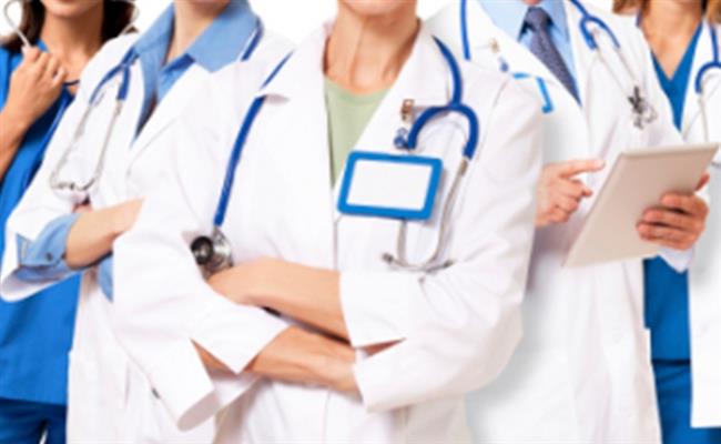 «الأطباء العرب» يوجه التحية للطبيب المصري في يوم الاحتفال به