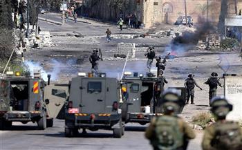   اندلاع اشتباكات بين الفلسطينيين والاحتلال الإسرائيلي غرب رام الله بعد دفن شهيد