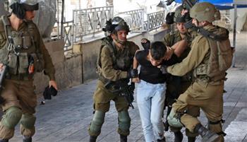   الاحتلال الإسرائيلي يعتدي على شبان فلسطينيين بالقدس ويعتقل أحدهم