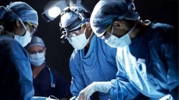 الحكومة تنفي وقف مبادرة القضاء على قوائم الانتظار للجراحات الطبية ترشيدا للنفقات