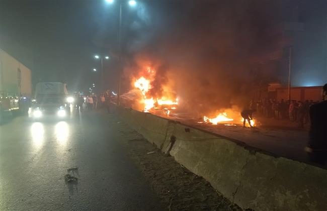 صور.. حريق هائل نشب فى سيارة بـ«طوخ» فى القليوبية