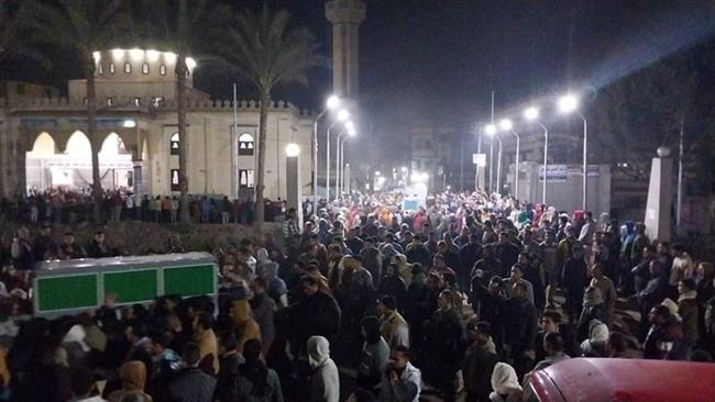 جنازة مهيبة.. تشييع 5 جثامين من أسرة واحدة بالدقهلية (صور)