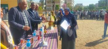   تعليم نجع حمادي يكرم الفائزين في مسابقات التربية الاجتماعية 