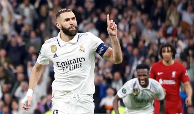 التشكيل الرسمي.. بنزيما يقود هجوم ريال مدريد في مواجهة برشلونة بالكلاسيكو