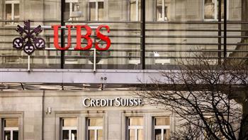 بنك «يو بي إس» السويسري يستحوذ على منافسه «كريدي سويس» في أكبر صفقة مصرفية منذ 2008