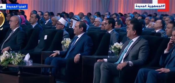 الرئيس السيسي يشاهد فيلما تسجيليا عن المشروعات الجديدة فى المنيا
